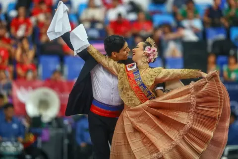 Couple dancing marinera in traditional costume to the rhythm of the music