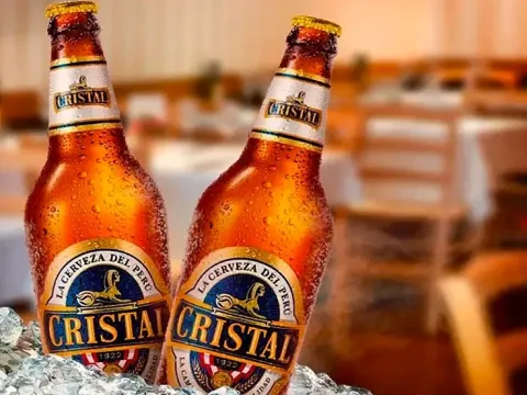 Presentation of Cristal beer to promote this product on the market.