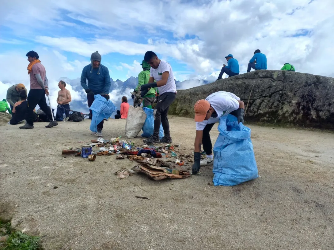 Cleanup campaing Inca Trail