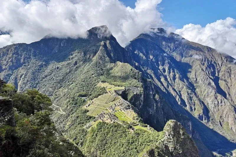 High-angle panoramic view of the Machu Picchu citadel and surrounding peaks, a premier site for studying Inca astronomy.